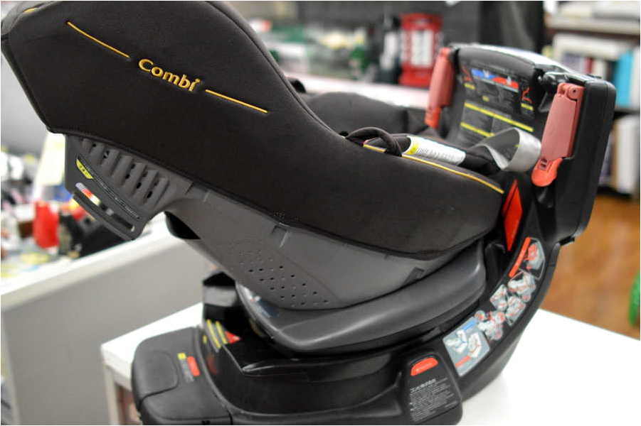 中古チャイルドシート、コンビのゼウスターンユーロが買取入荷