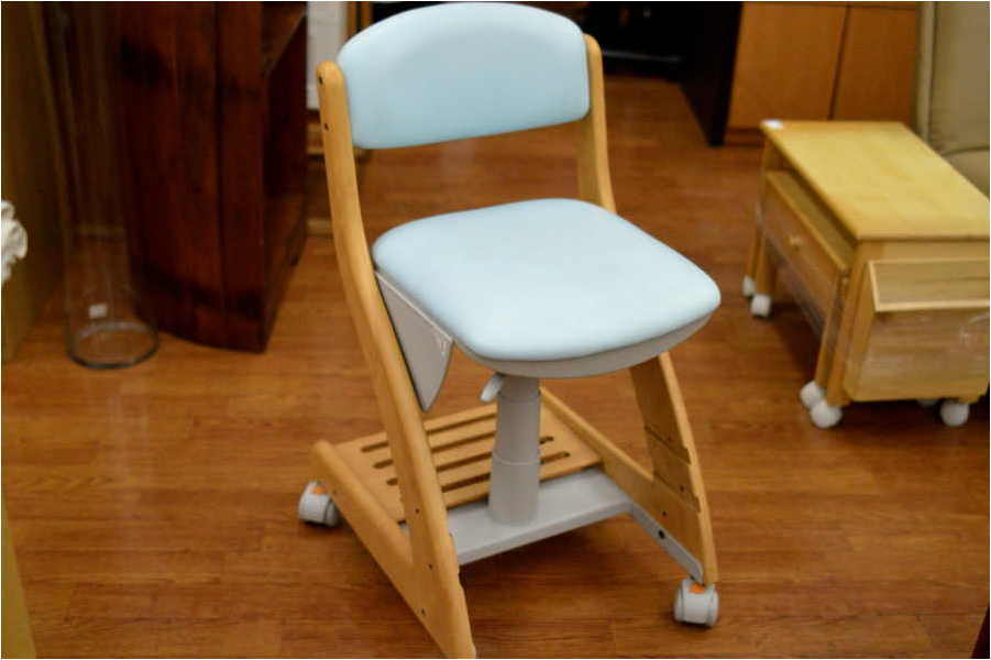 コイズミの学習机椅子、ハイブリッドチェアーCDC-282NSが買取り入荷