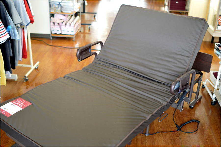 アテックスの収納式電動リクライニングベッドが買取入荷いたしました