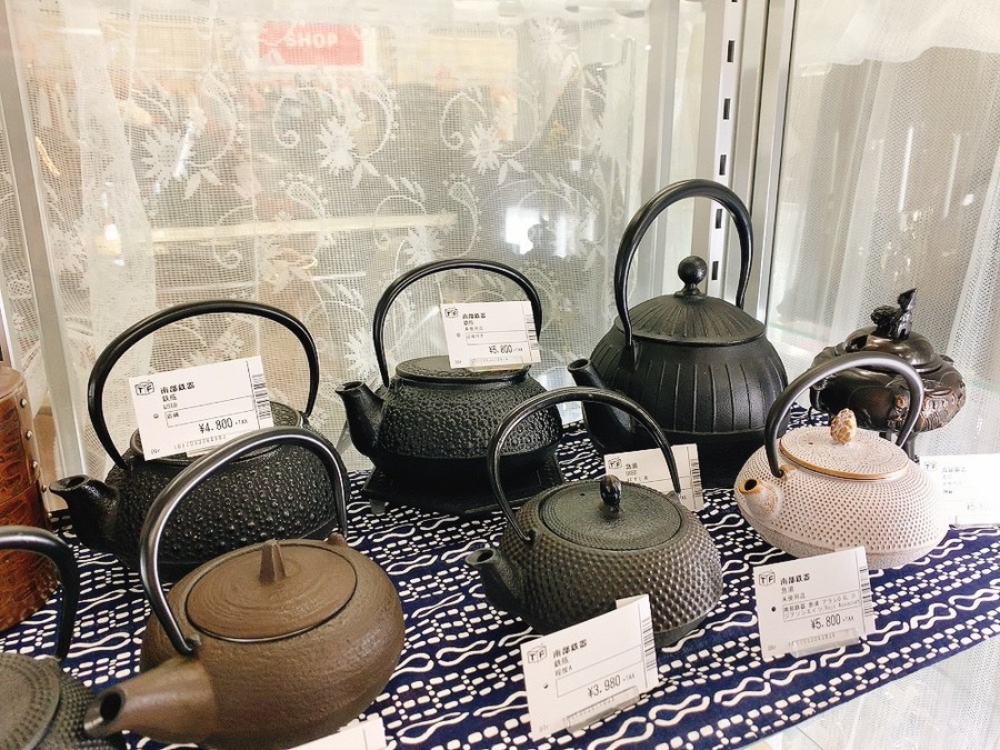 南部鉄器】roji associates ﾛｼﾞｱｿｼｴｲﾂ 鉄瓶が入荷致しました