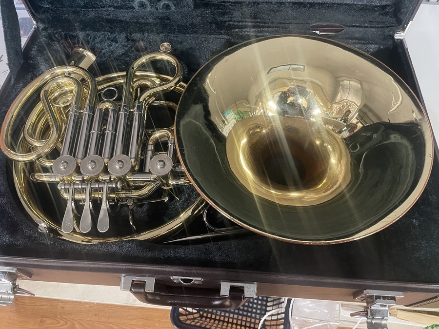 YAMAHA ホルン　YHRー664 専用ケース付　キズ・サビ有　程度D YAMAHA(ヤマハ)】ホルン(YHR-664)専用ケース付が入荷致しました