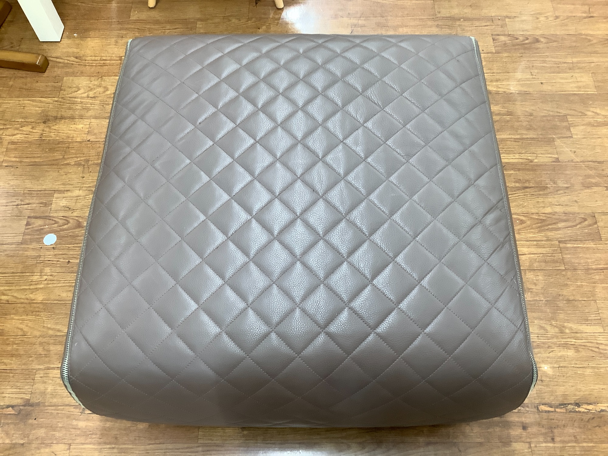 【値下げしました！】Minotti/ミノッティ ASHLEY/アシュレイ オットマン入荷しました！ Minotti/ミノッティ】ASHLEY/アシュレー オットマンが買取入荷しました