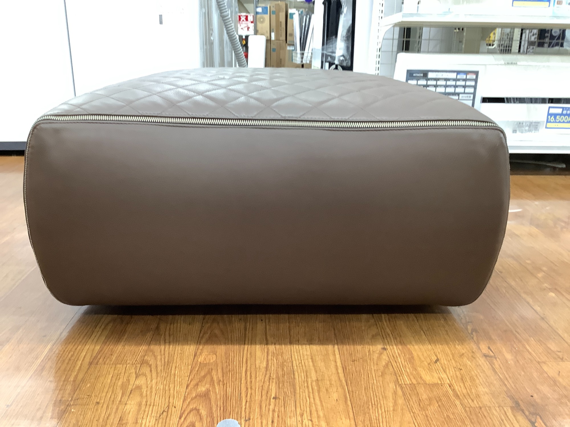 【値下げしました！】Minotti/ミノッティ ASHLEY/アシュレイ オットマン入荷しました！ Minotti/ミノッティ】ASHLEY/アシュレー オットマンが買取入荷しました