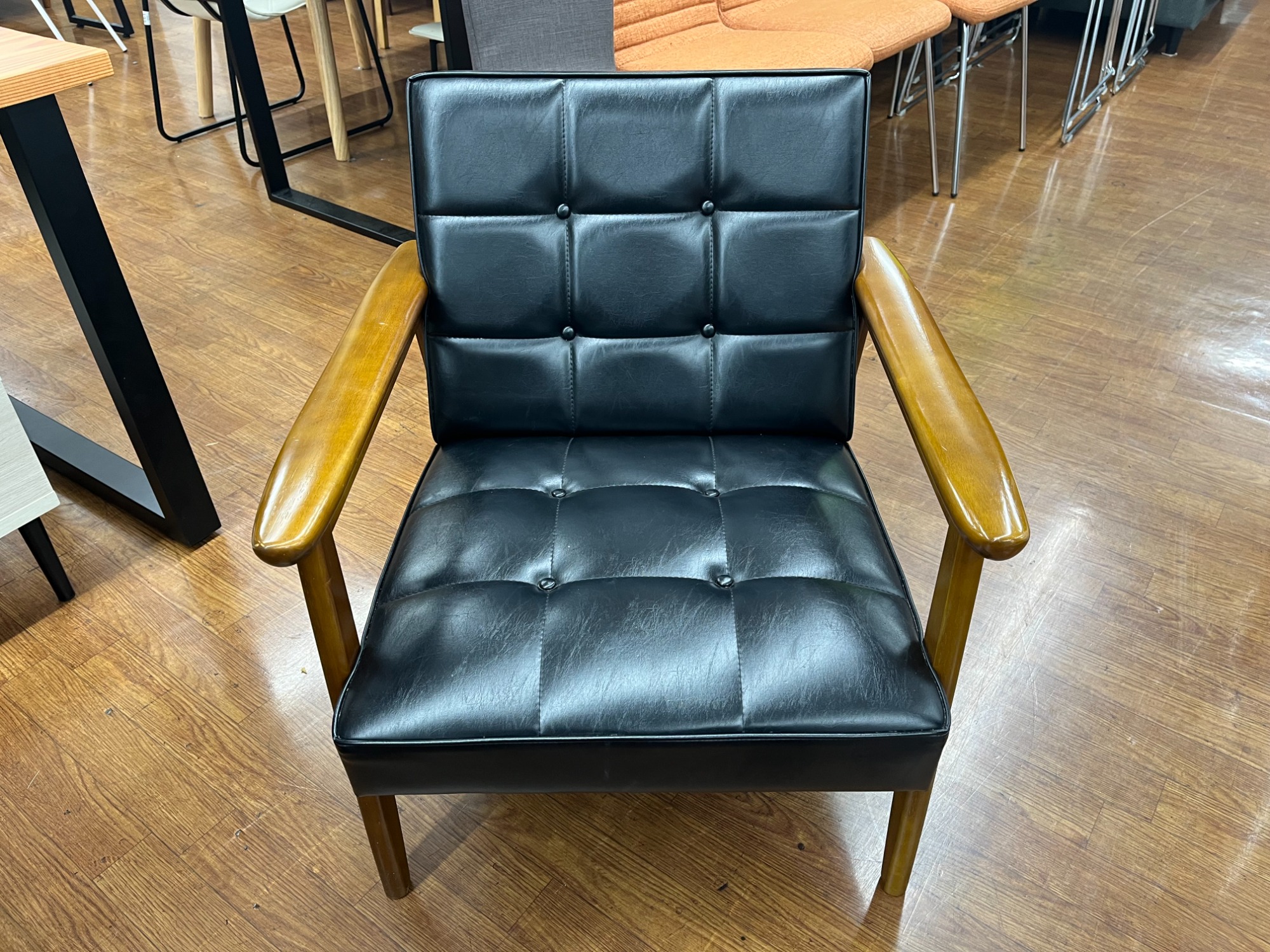 カリモクKチェア　一人がけ カリモク60の一人掛けソファー(Kチェア1シーター)が買取入荷しま