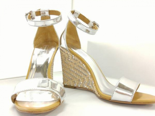 シューズのサンダル