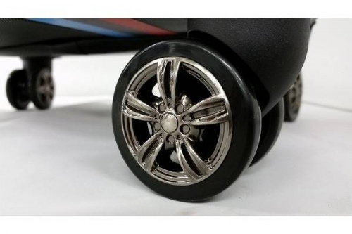 スーツケースのBMW