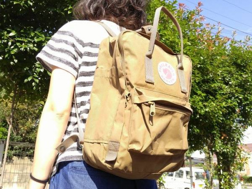 レディースファッションのカジュアルバッグ