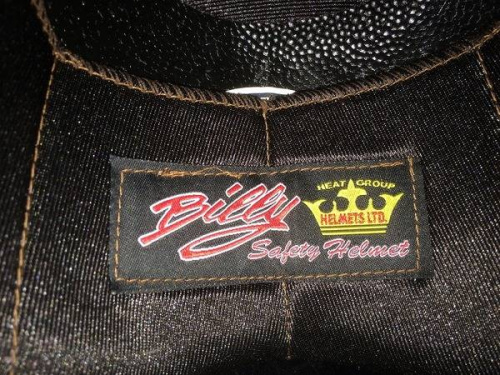 ヘルメットのBILLY