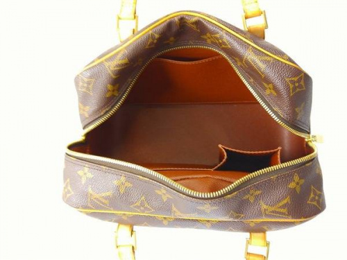 バッグのLOUIS VUITON