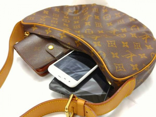 バッグのLOUIS VUITTON