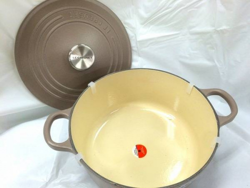LE CREUSETのココットロンド