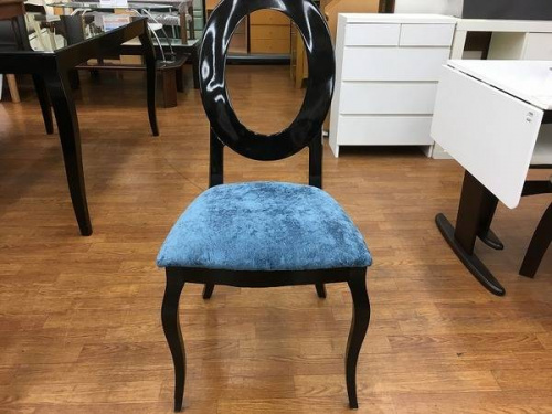 ガラス天板のヨーロピアン