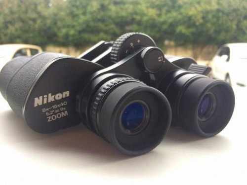 アウトドアの双眼鏡