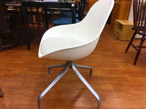 ガラス天板のIKEA