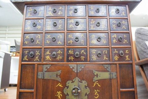 家具・インテリアの薬箪笥