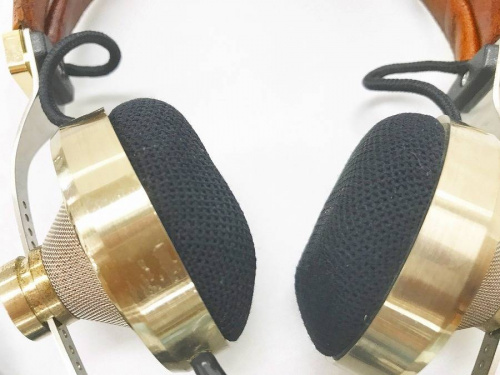 スピーカーのヘッドホン