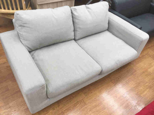 中古家具の2人掛けソファ