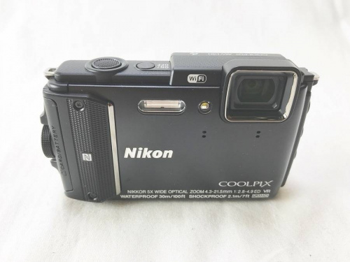 デジタル家電のコンパクトカメラ