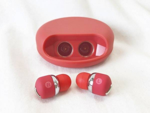 ヘッドホンのワイヤレスイヤホン