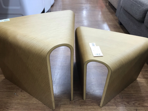 イスの重なるテーブルベンチ