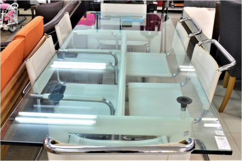 テーブルのダイニングセット