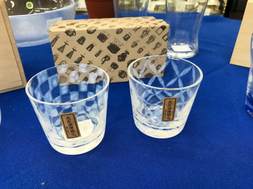 テーブルウェアのガラス