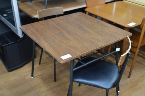 テーブルのニトリ