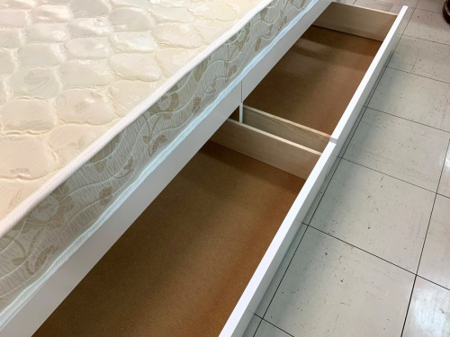 ベッドのシングルベッド