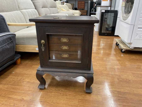 アンティークのチェスト