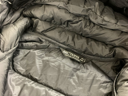 ダウンジャケットのARC'TERYX