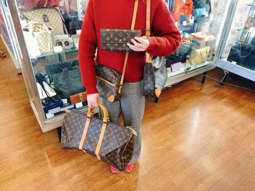 LOUIS VUITTONのバッグ