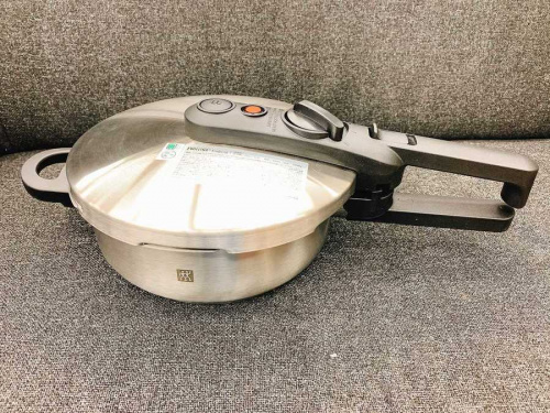 キッチン家電の圧力鍋