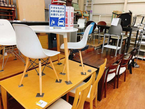 大量　家具の家具展示　地域