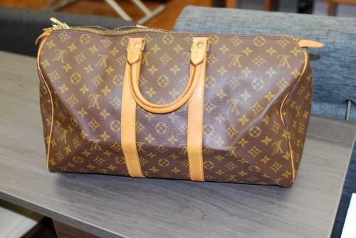 LOUIS VUITTONのトラベルバッグ