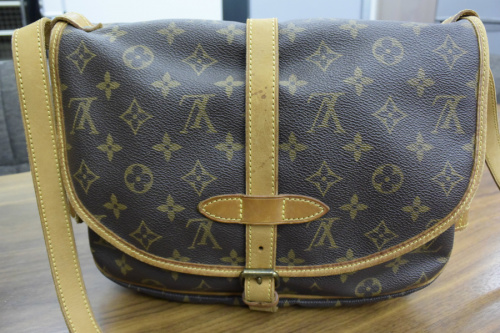 LOUIS VUITTONのハンドバッグ