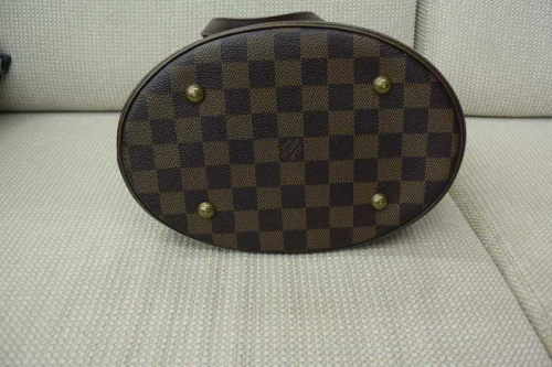 LOUIS VUITTONのダミエ