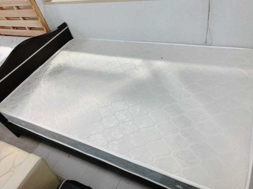IDC大塚　マットレスのシングルベッド