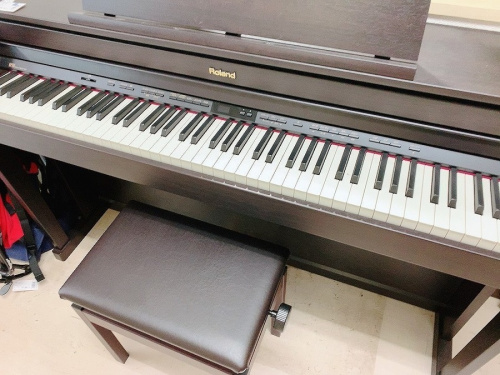 ROLAND　ローランドの電子ピアノ　HP505