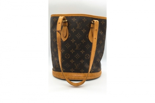 ショルダーバッグのモノグラム