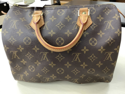 ハンドバッグのモノグラム