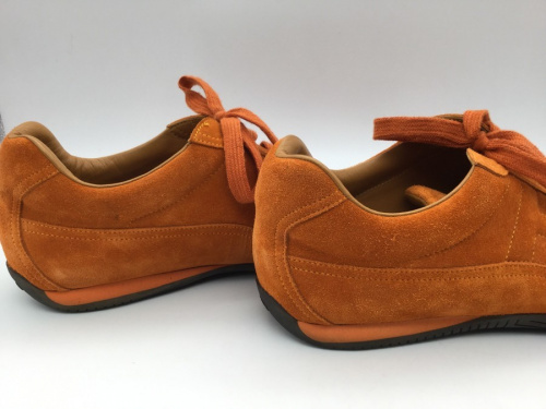 ローカットスニーカーの千葉