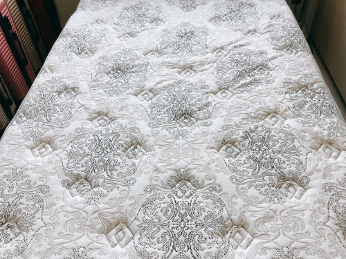 ベッドのセミダブルベッド