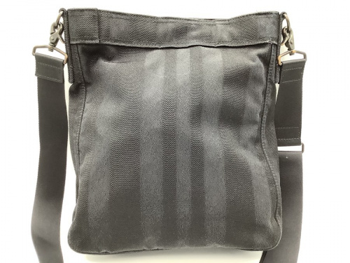 ショルダーバッグのバッグ