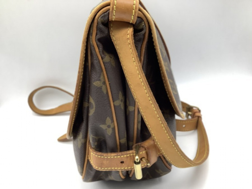 ショルダーバッグのバッグ