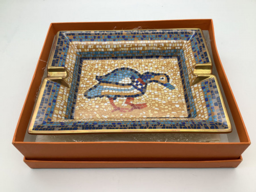 新品・未使用　HERMES　エルメス　灰皿　オシドリ　RYBAL フランス製 HERMES(エルメス)】灰皿が入荷致しました！【千葉みつわ台店】｜2021年