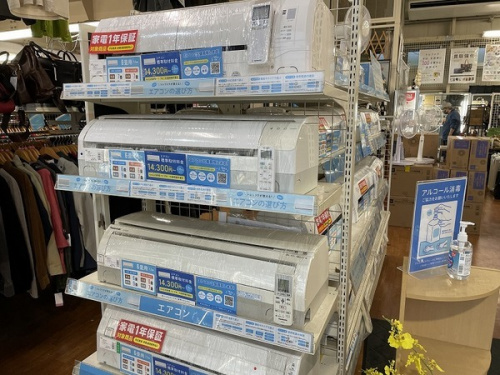 中古 ルームエアコンの生活家電 窓枠エアコン