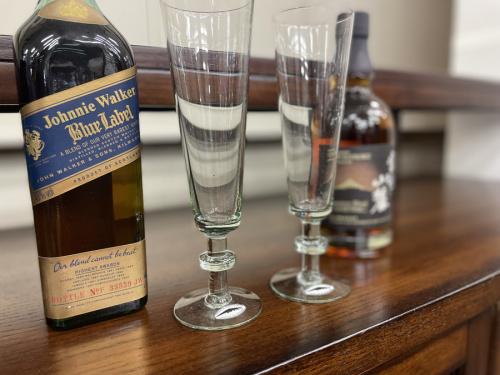 ウィスキーのグラス