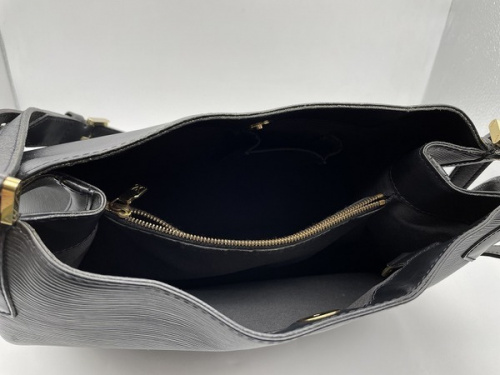 M58922のルイヴィトン