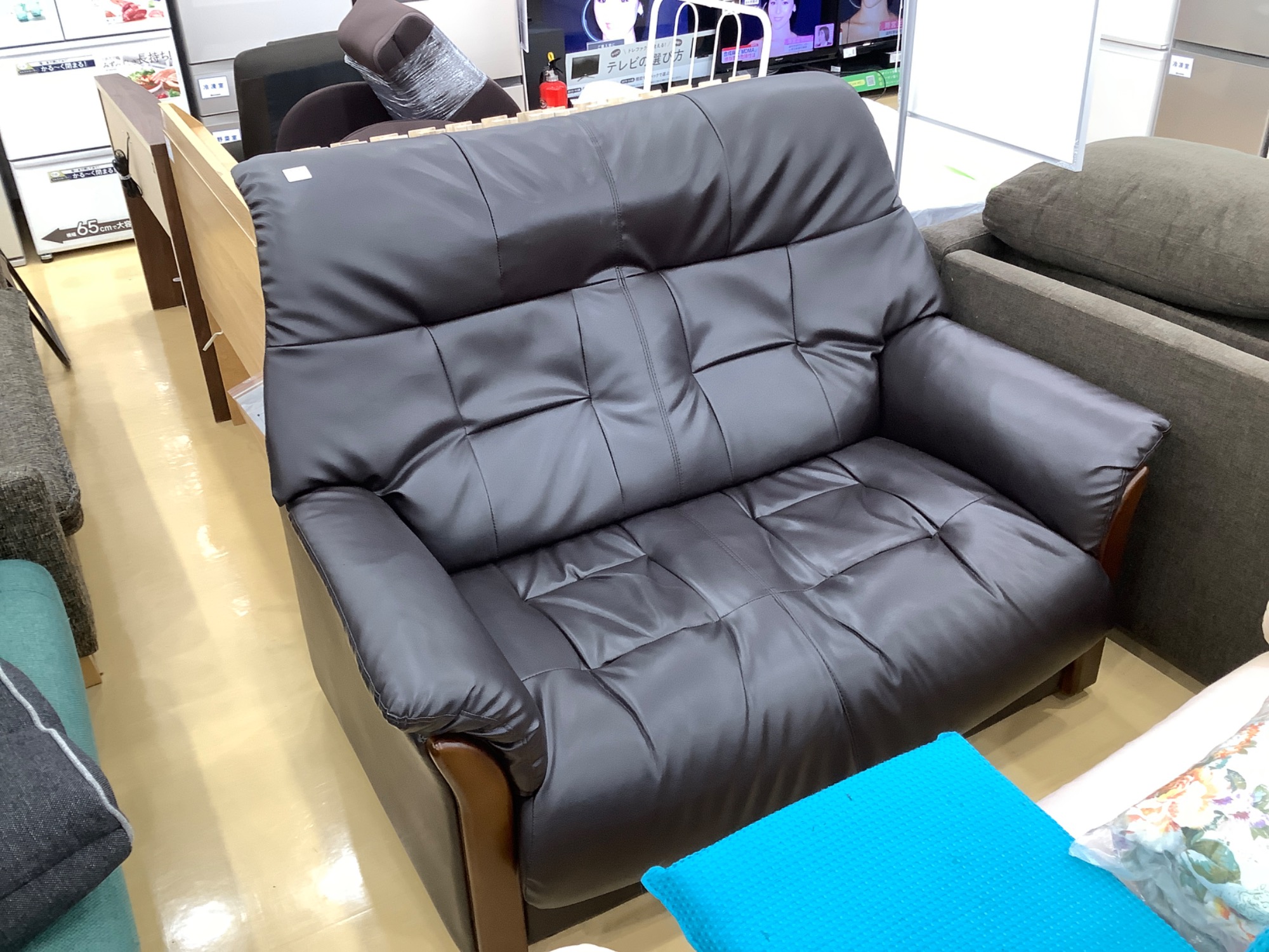 展示中のソファー値下げしました！新生活の準備は是非トレファク本庄店 