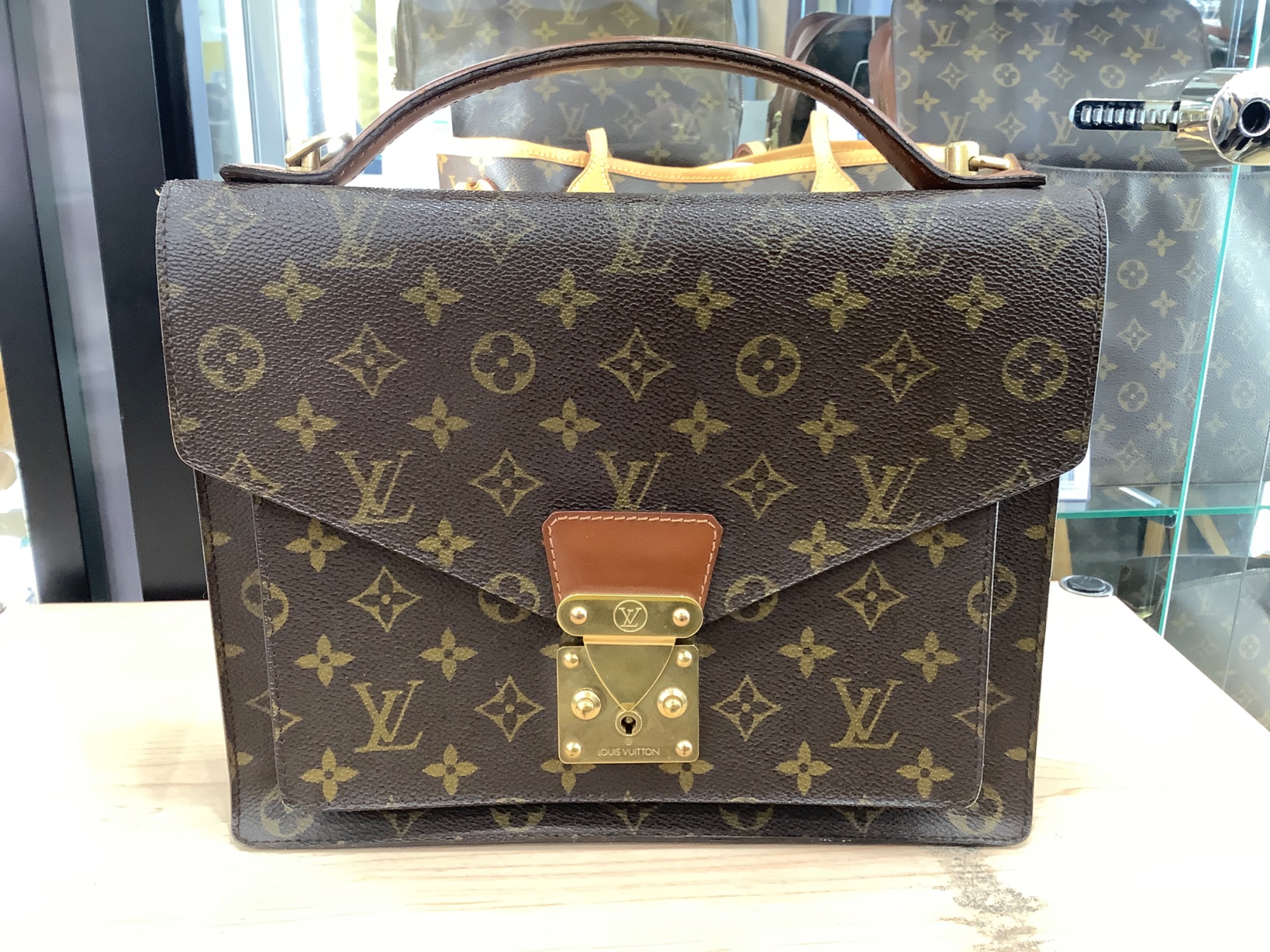 LOUIS VUITTON　ルイヴィトン　モノグラム　モンソー　ハンドバッグ ルイヴィトン モンソーモノグラムハンドバッグ